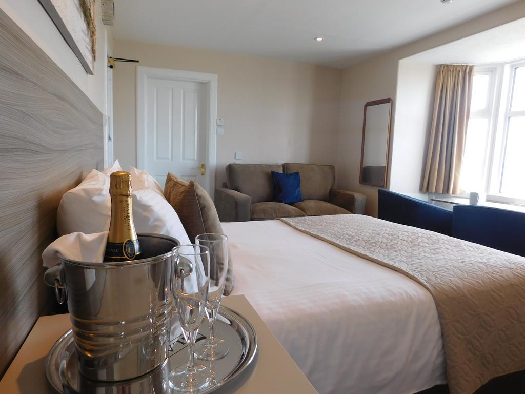 Cullen Bay Hotel Dış mekan fotoğraf